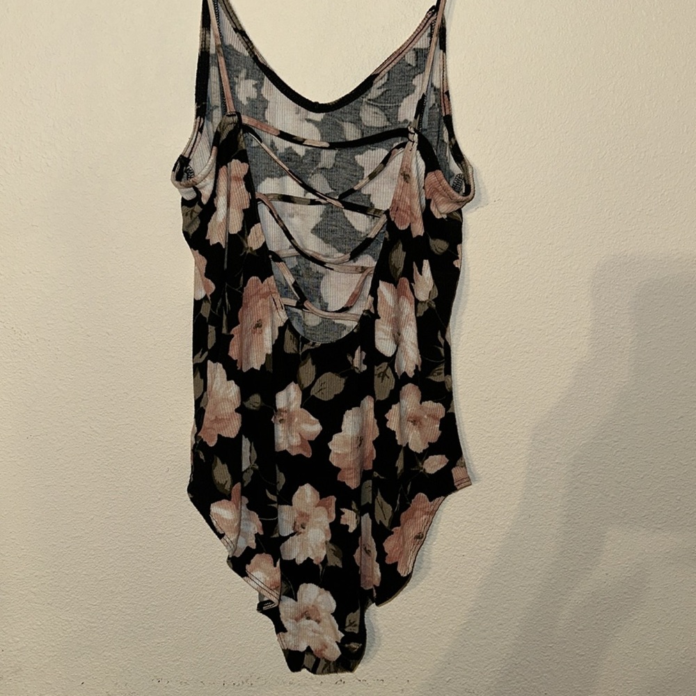 AMERICAN EAGLE OUTFITTERS Floral Snap Bodysuit Size M - Picture 4 of 10